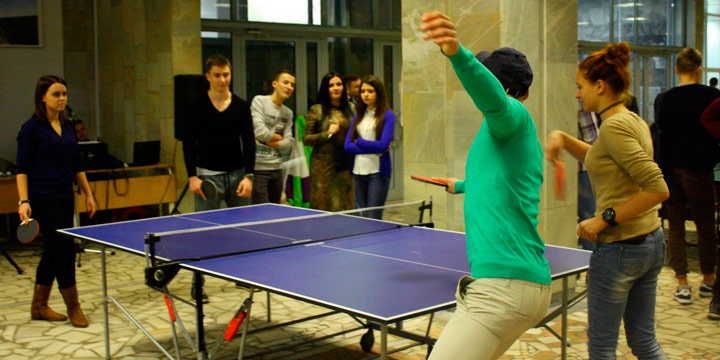 Студенты-любители и преподаватели МИИТа сыграли в пинг-понг