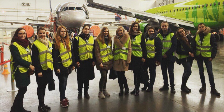 Студенты Института экономики и финансов посетили экскурсию в аэропорт Домодедово